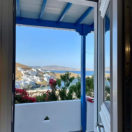 Marina's Cozy Apartment Pera Gyalos